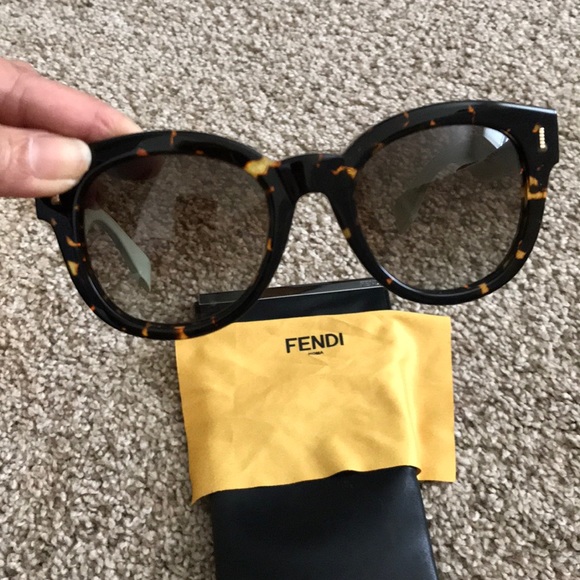 Sunglasses - Picture 2 of 8